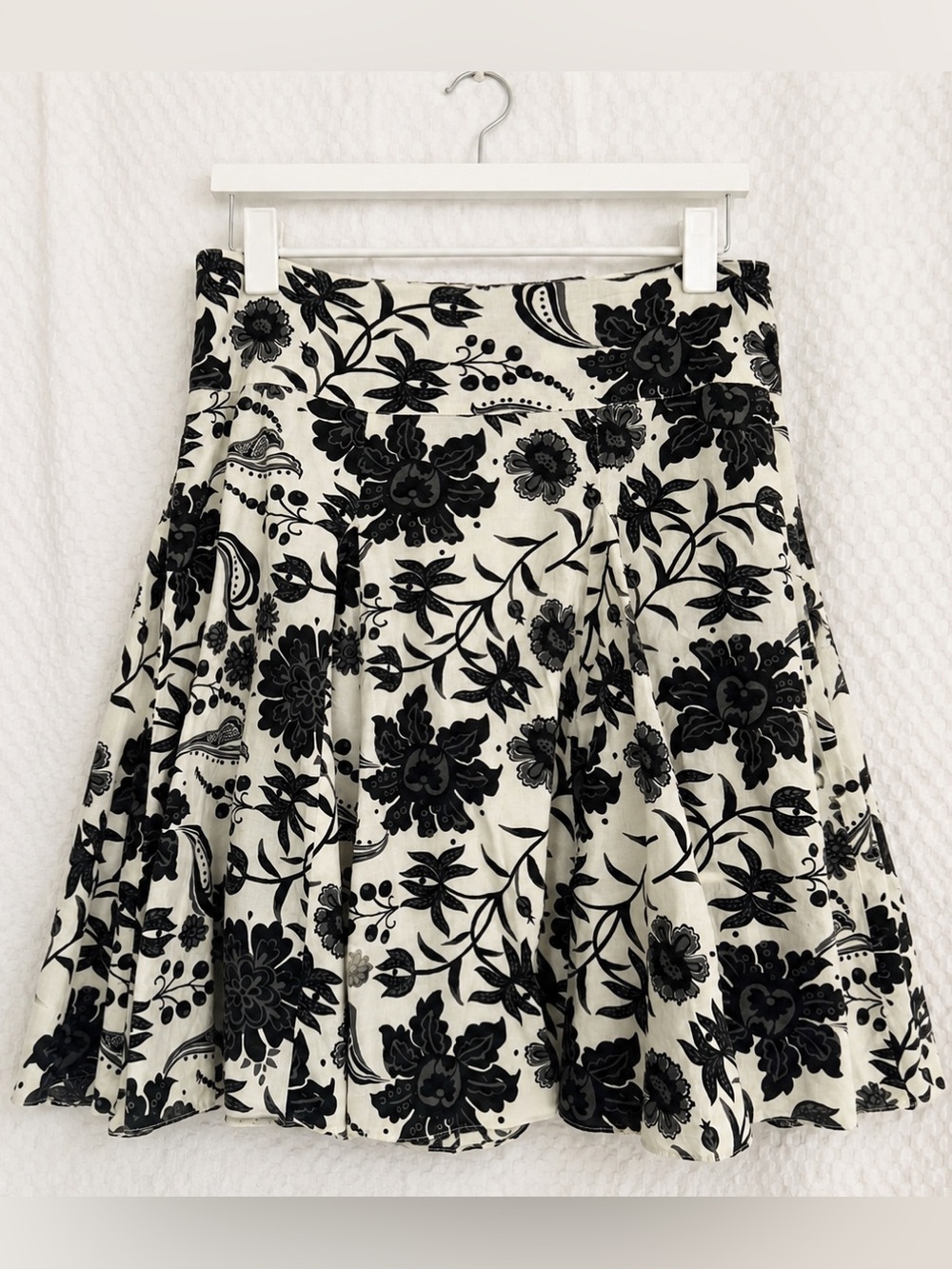 Mossimo Y2K Black Ivory Floral Full Skirt Size 8 Cotton
